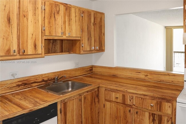 Photo - 10425 SW 112th Ave Unidad 204