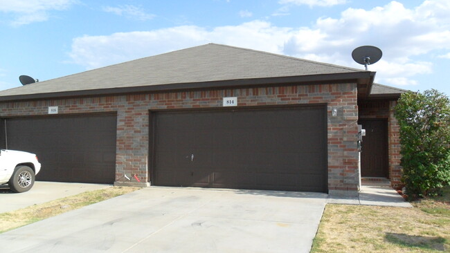 Photo - 814 Bur Oak Dr Townhome