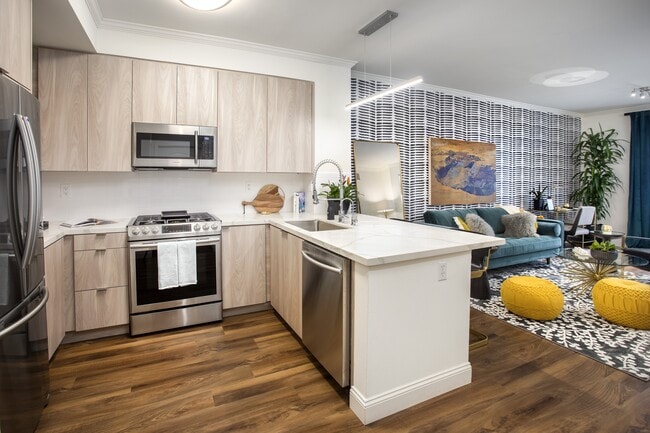 Cocina moderna en Reveal Playa Vista en Playa Vista, CA. - Reveal Playa Vista