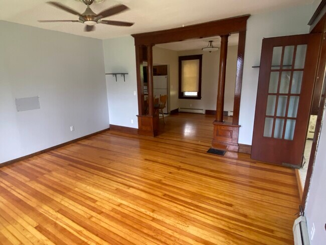 Photo - 1527 Town Line Rd House
