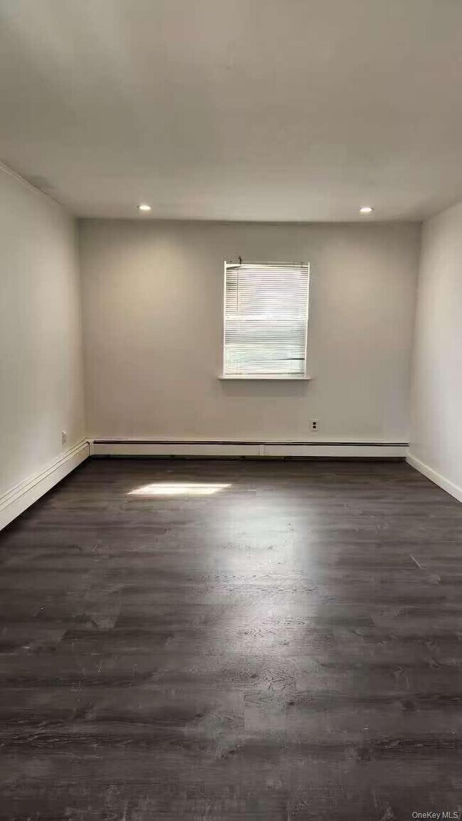 18-08 Murray St