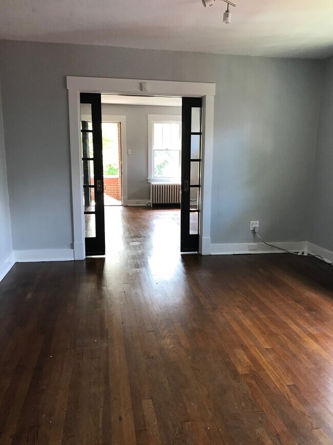 Doorway to Dining Room - 1033 Macon Ave Unidad 1033