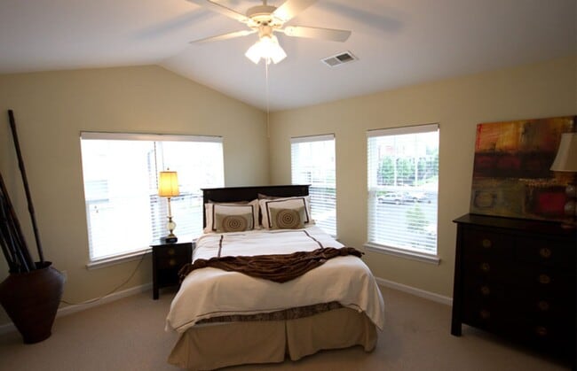 Photo - 3 Bedroom Townhouse at the Woodlands - END UNIT * only $500 deposit - End Unit Unidad #201