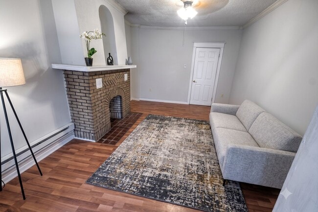 Building Photo - 7058 Forrest Ave Unit 1F