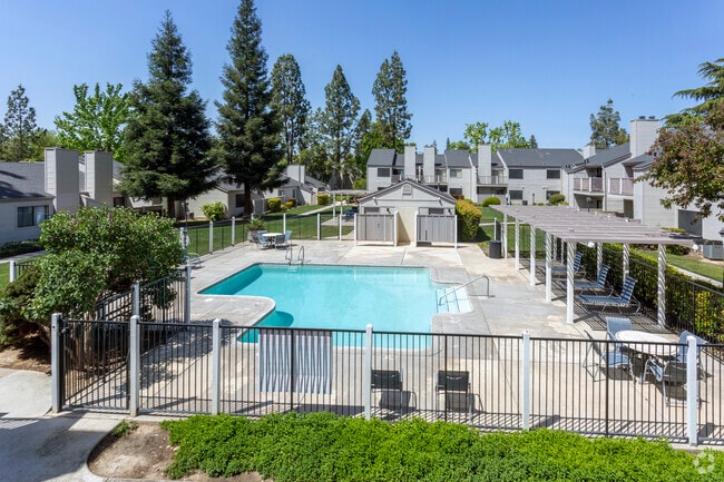 Lakeside Apartments