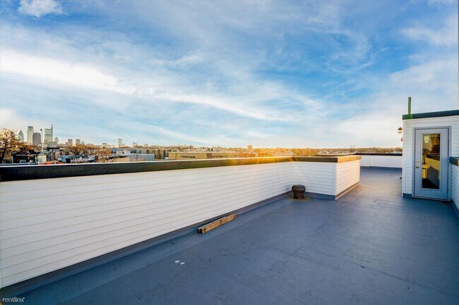 Photo - 2 br, 2 bath Triplex - 2025 N 16TH ST Unit... Unidad 102