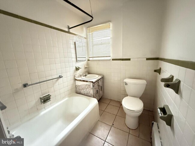 Photo - 2046 S Beechwood St