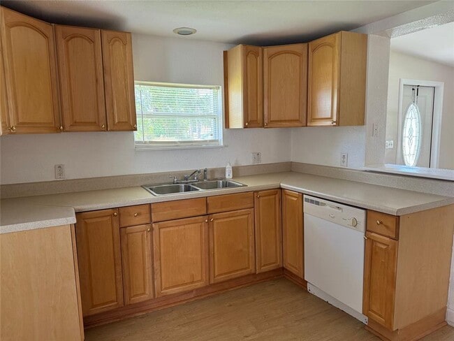 Photo - 8151 61st St