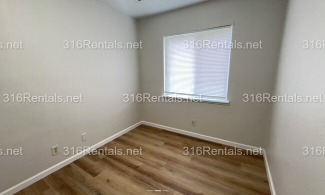 Photo - $745 - COMING SOON! Accepting SECTION 8/ Housing Voucher 3 bedroom / 1 bathroom - Remodeled Apart... Unidad 1530-301