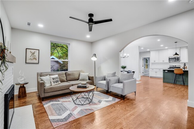 Photo - 319 S College Ave