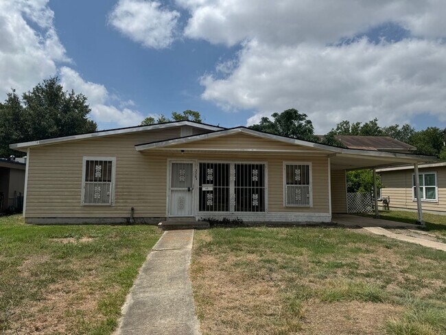 Bellaire 2 bedroom, 1 bath home ready for ... - Bellaire 2 bedroom, 1 bath home ready for ...