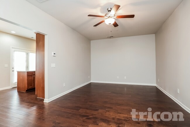 Photo - 403 Riverwood Ct