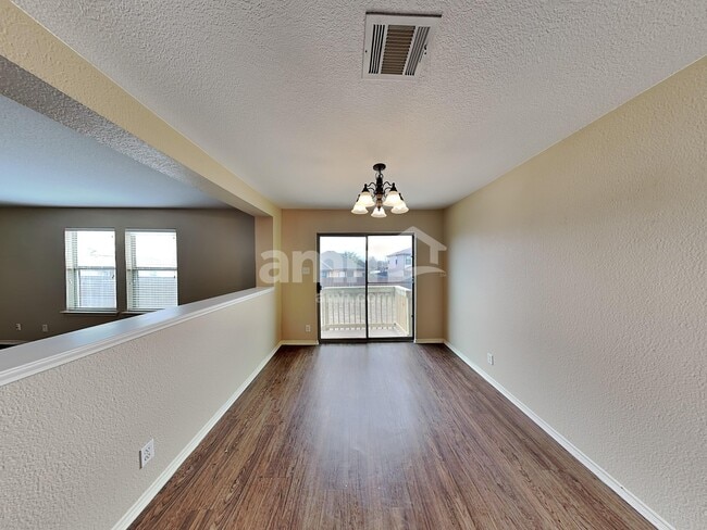 Photo - 270 New Country Rd