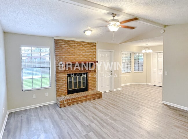 Photo - 553 Edward Rutledge St