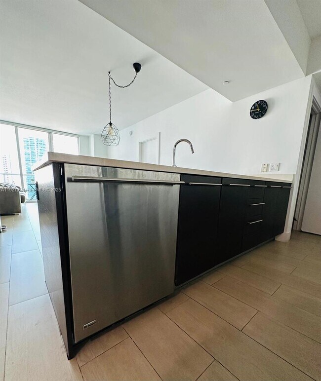 Photo - 500 Brickell Ave Unit 2205