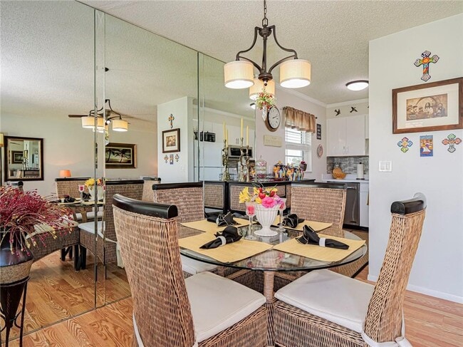 Photo - 73 Royal Oak Ct Unit 203