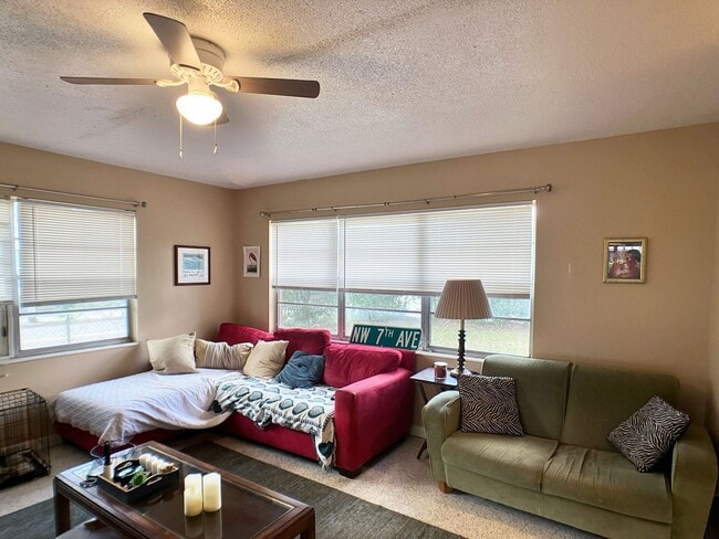 Photo - Lovely 3 Bedroom, 1 Bathroom House