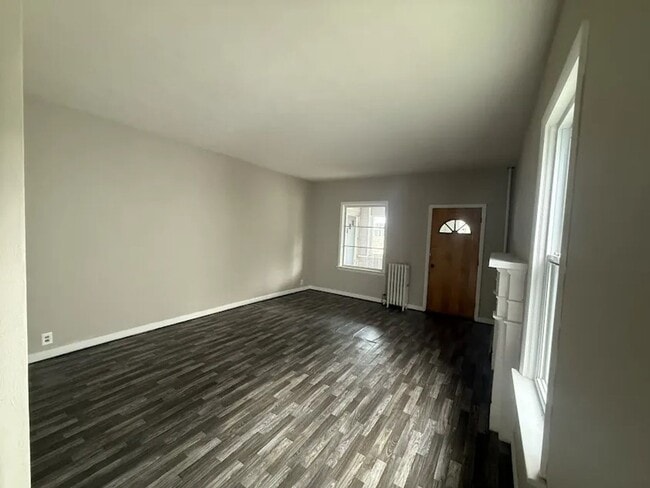 Photo - 790 W Main St