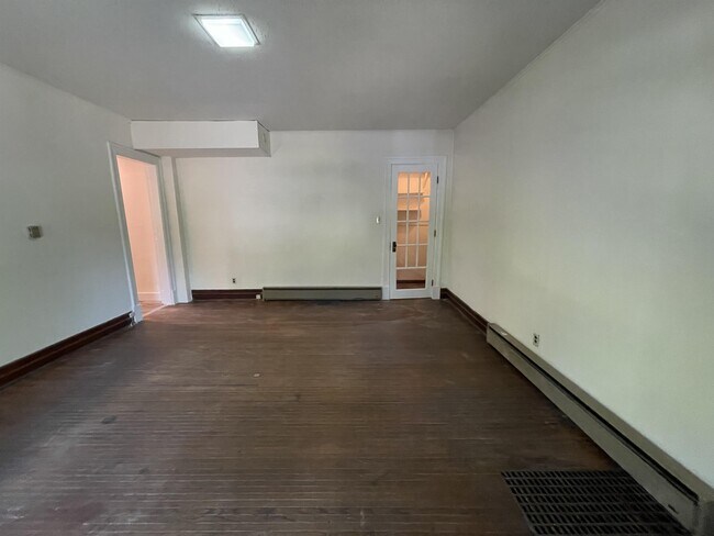 Photo - 519 E 8th St