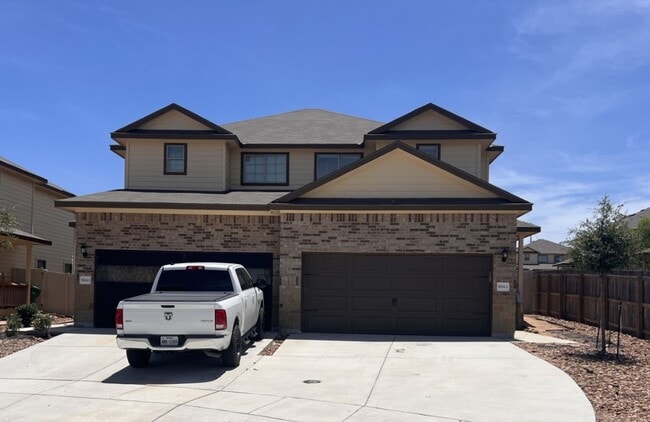 Building Photo - Move-In Ready Luxury Duplex in Converse! Rental