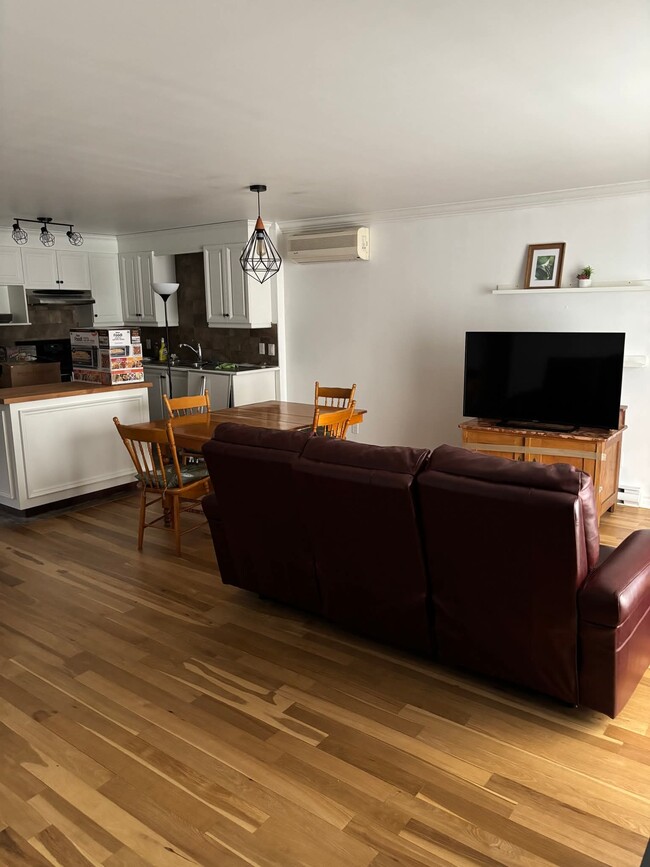 Photo - 1828 Av Woodland Unité 1828