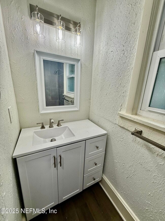 Photo - 1130 E 16th St