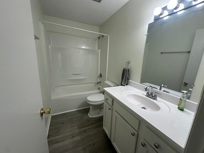 Photo - 2 Bedroom, 1 Bath Duplex Located in the Center of Wilmington