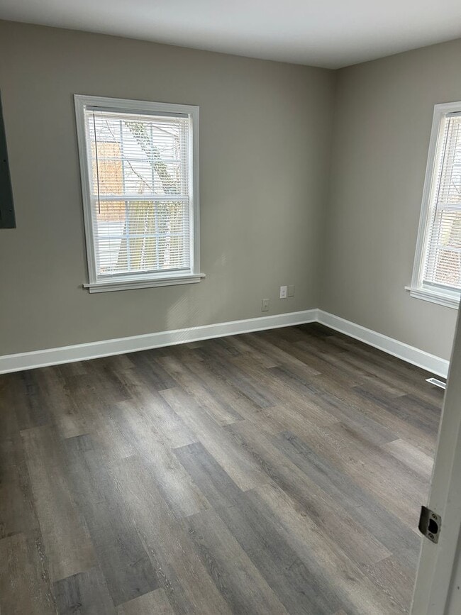 Photo - 518 W 24 1/2 St