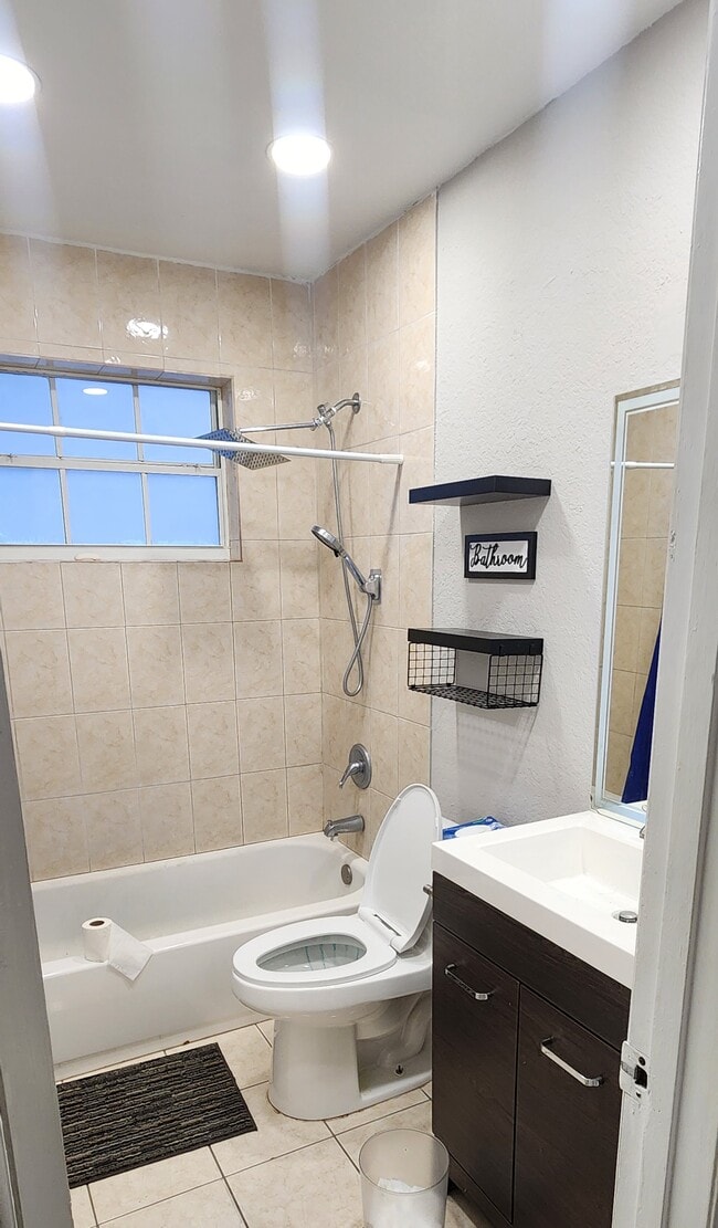 Photo - 506 E 10th St Unidad Apt 2/1