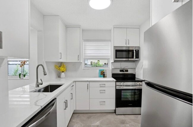 Building Photo - 604 SE 4th Ave Rental