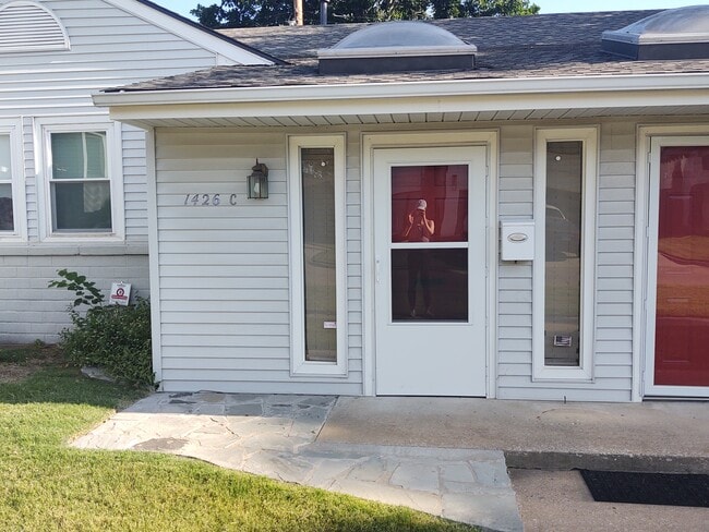 Building Photo - 1426 E 38th St Unit C Rental