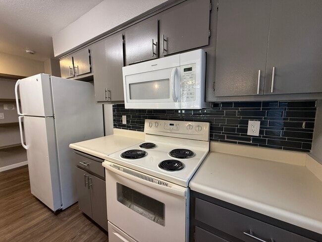 Photo - Redwood Cove Apartments