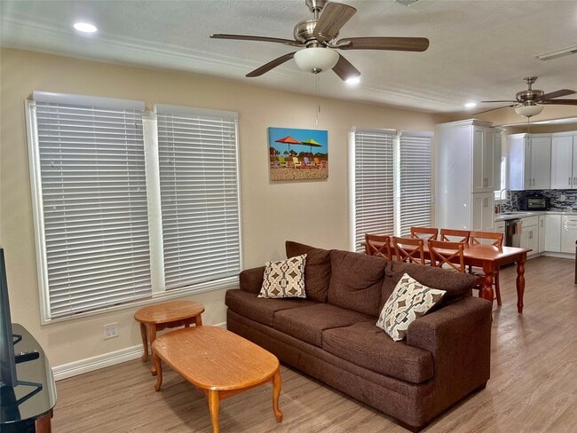 Photo - 4202 Avenue T 1/2