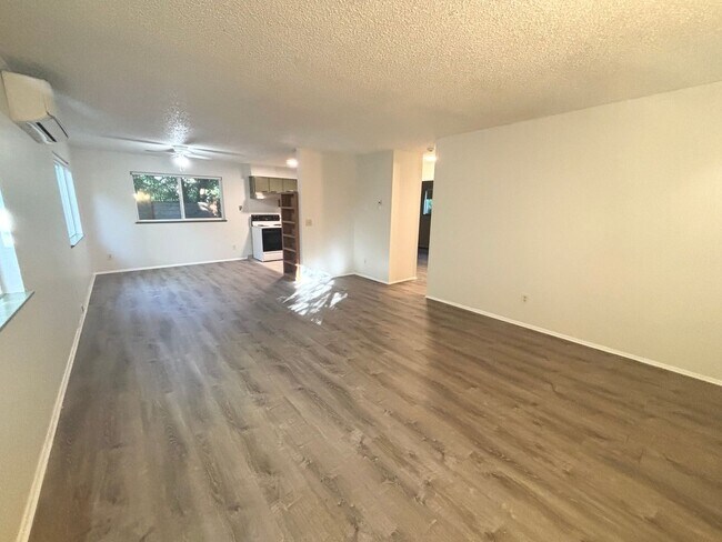 Photo - TV1232* - A Unit #1 NO KEY