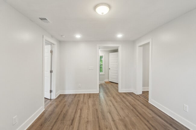502 W 48th St Unit B