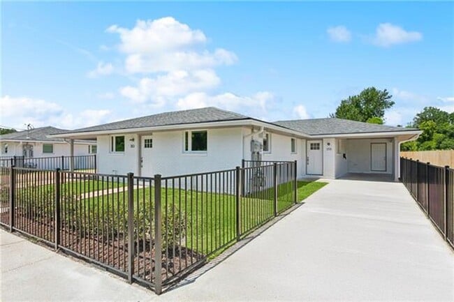 Building Photo - Kenner Beauty!!