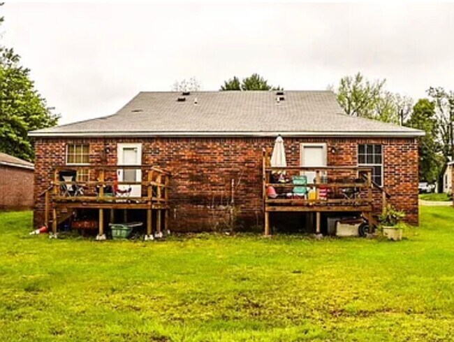 Photo - 205 W Parks St