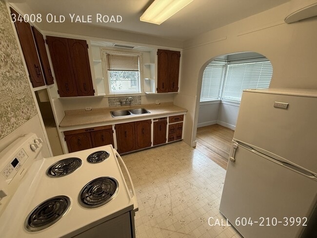 Building Photo - Spacious 4 Bedroom Home in East Abbotsford - 2 Weeks Free Rent!