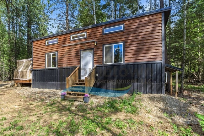 Building Photo - 1 Bedroom 1 Bath Cottage Style Studio Home with Off Street Parking Available in Sagle, Idaho!