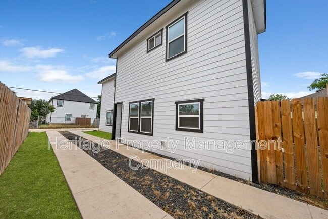 Building Photo - 323 Gabriel Unit 201