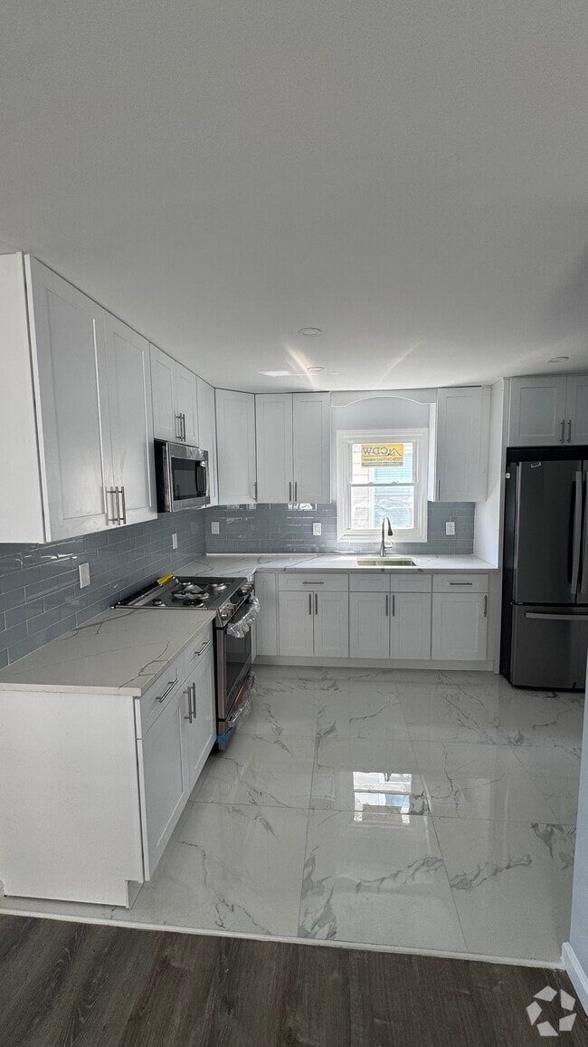 Building Photo - 627 Avenue E Unit Floor 2 Rental