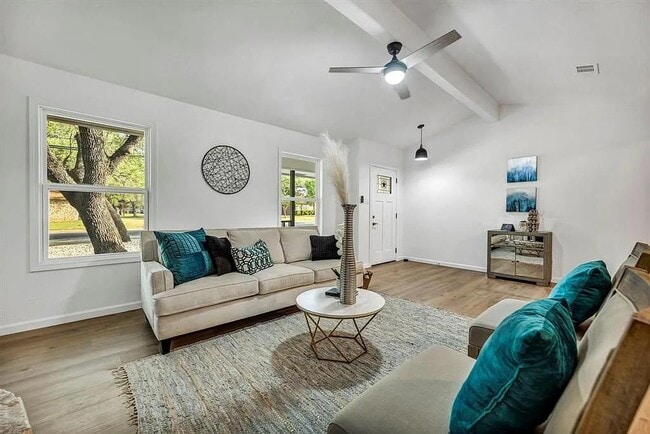 Photo - 406 Lakeway Dr