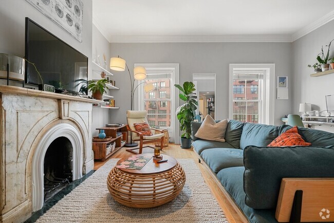 Building Photo - 528 Tremont St Unit 4 Rental