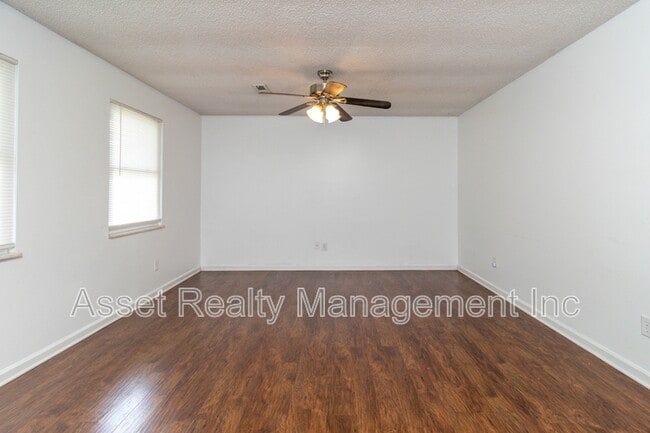 Photo - 2821 Vicksburg Ln