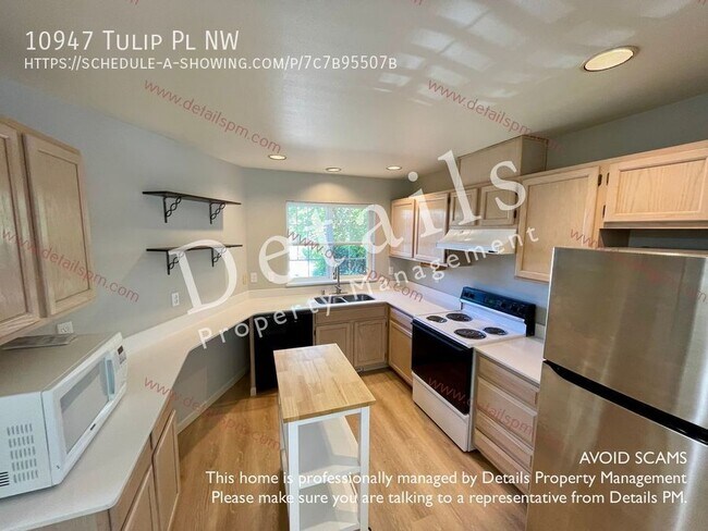 Photo - 10947 Tulip Pl NW
