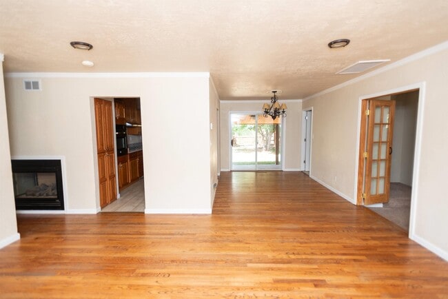 Photo - 307 N 3rd St