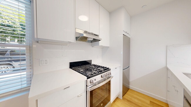 Photo - 2425 Buchanan St Unit 113