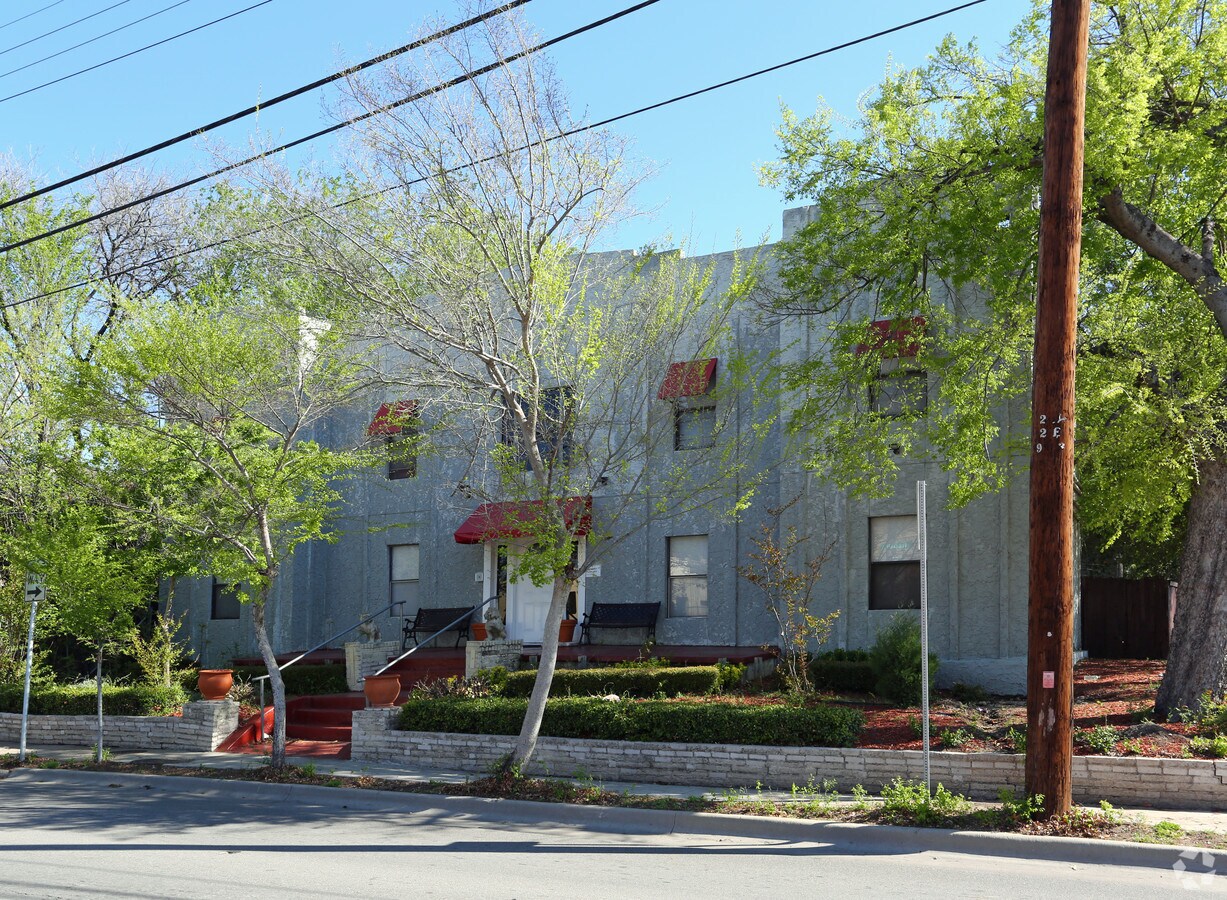 Photo - 922 N Haskell Ave Apartments