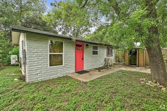 Building Photo - 1711 Brentwood St Rental