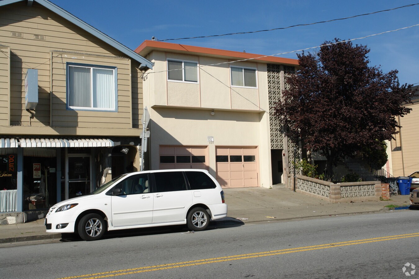 Photo - 811 Linden Ave Apartments